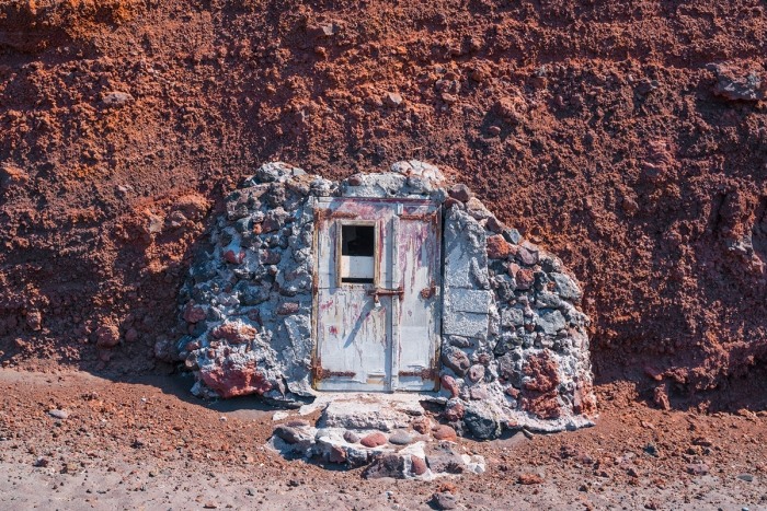 photoshooting red beach santorini