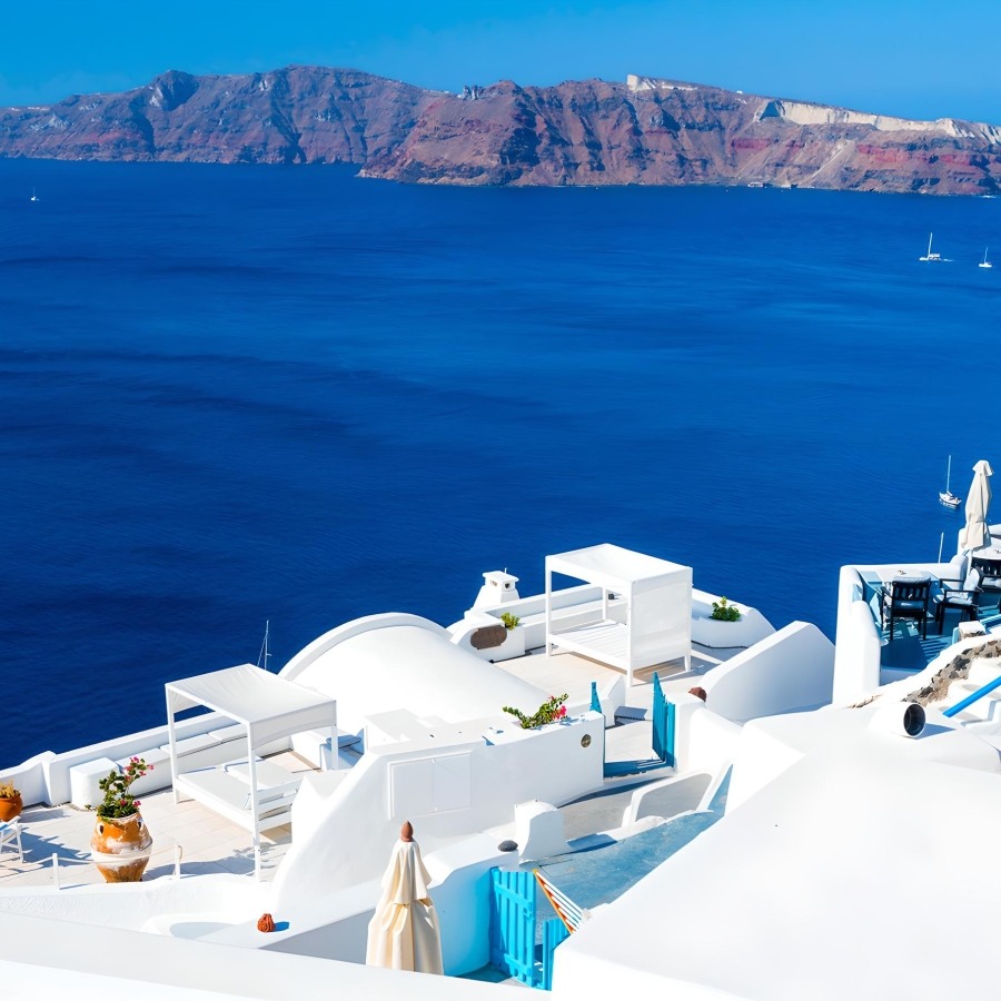 Santorini Lux Guide
