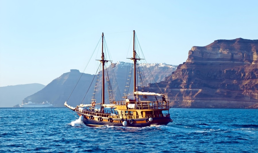 Boat Trip Volcano Santorini
