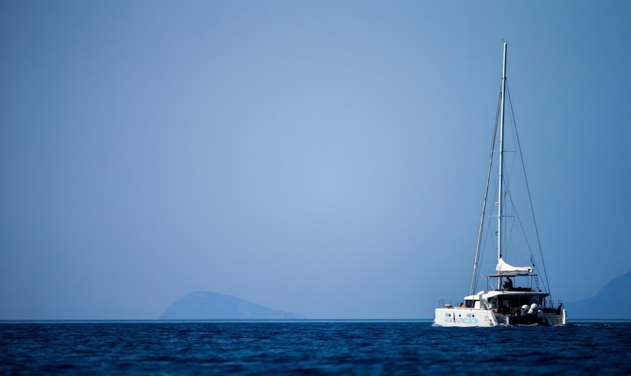 Sailing Catamaran Lagoon Santorini